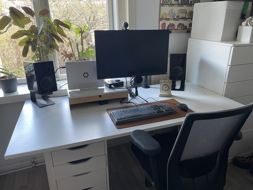 My Framework 13 in my home office